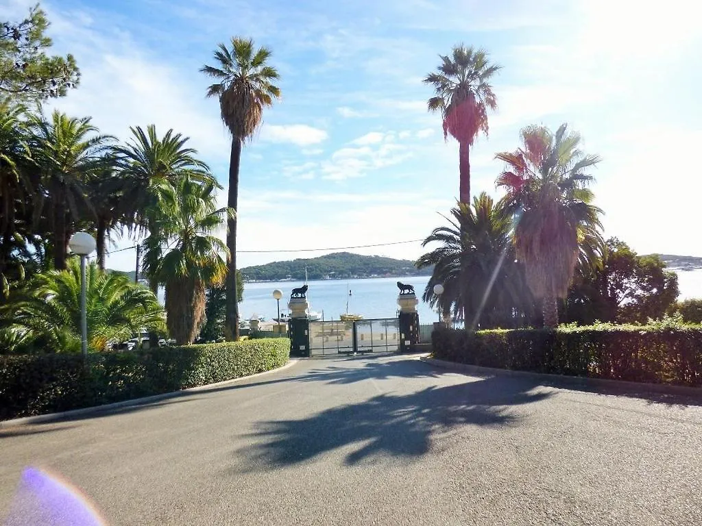 Apartment Superbe Vue Mer, Au Dernier Etage Avec Ascenseur, Residence Avec Piscine La Seyne-sur-Mer